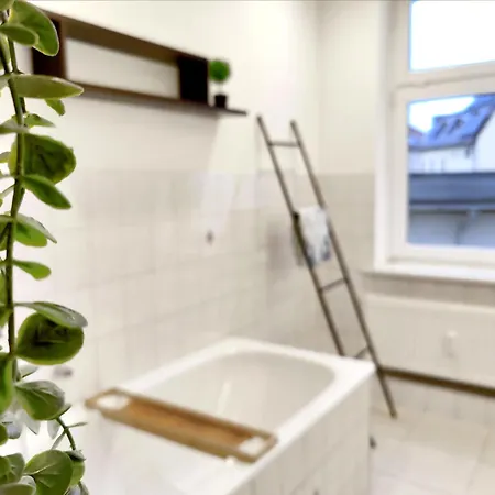 Stilvolles In Zwischen Flughafen, Messe, Porsche Und Bmw