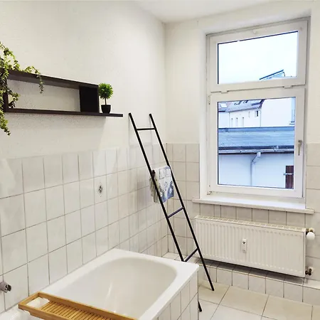 Stilvolles In Zwischen Flughafen, Messe, Porsche Und Bmw * Leipzig