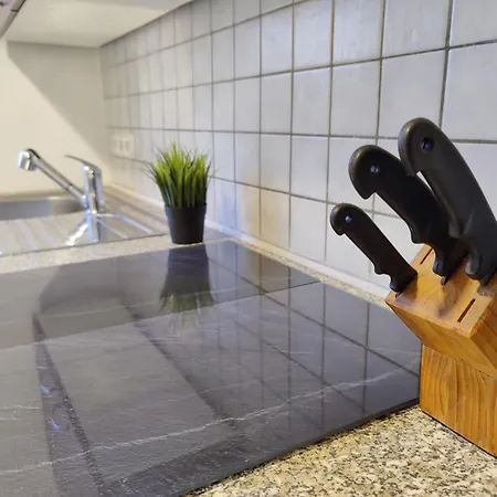 Stilvolles In Zwischen Flughafen, Messe, Porsche Und Bmw * Lipsko