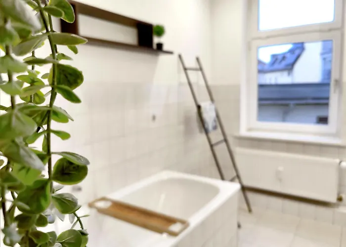 Stilvolles In Zwischen Flughafen, Messe, Porsche Und Bmw