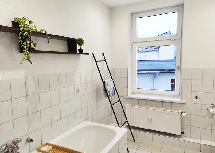 Stilvolles In Zwischen Flughafen, Messe, Porsche Und Bmw * Leipzig