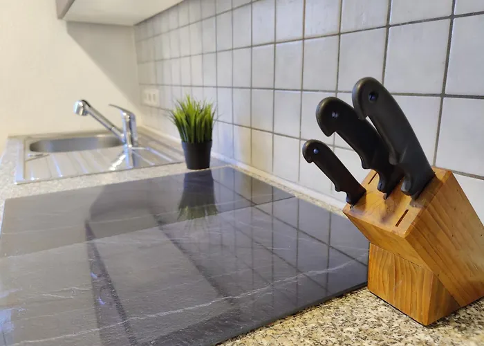 Stilvolles In Zwischen Flughafen, Messe, Porsche Und Bmw * Leipzig